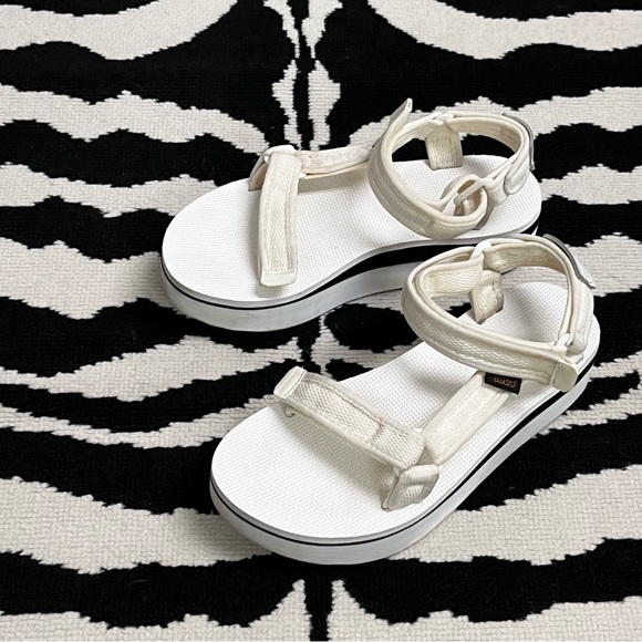 Teva Flatform Universal White Sandals Size 9 - Picture 6 of 12